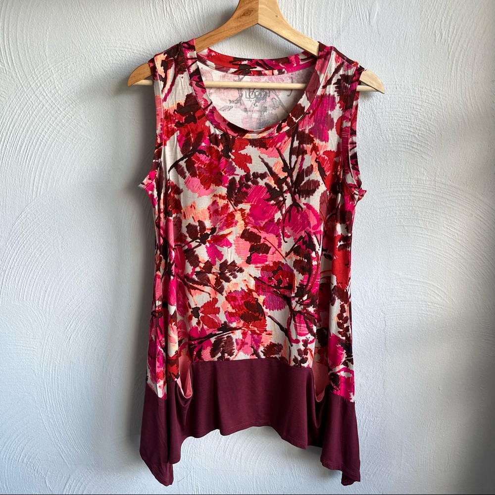 LOGO by Lori Goldstein Printed Tank w/Contrast Shark Bite Hem M